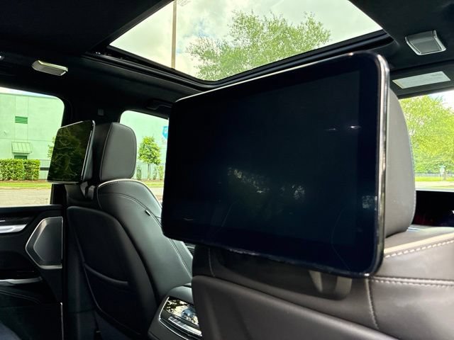 Used 2025 Cadillac Escalade ESV V AWD/4WD image 29