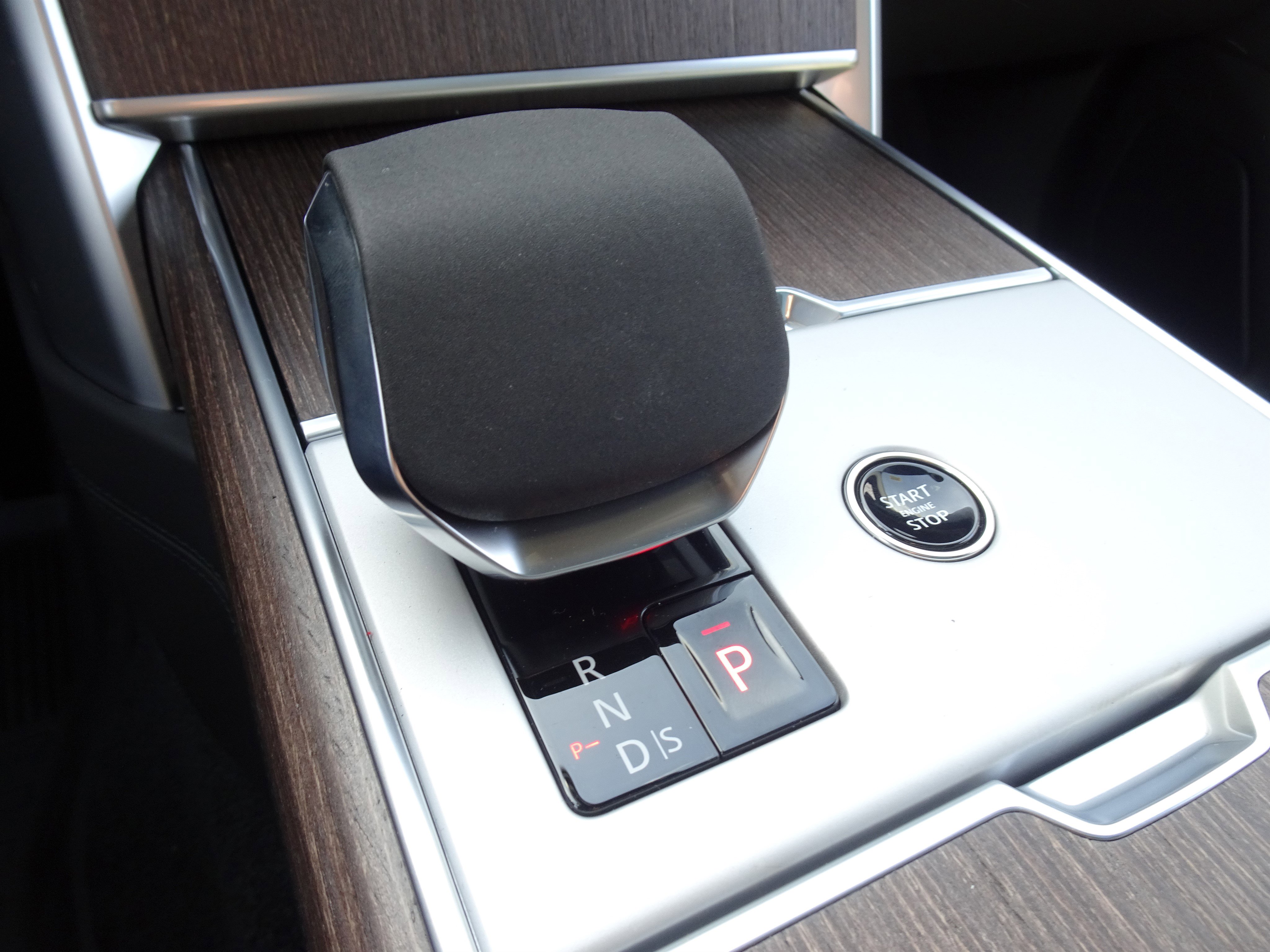 New 2025 Land Rover Range Rover SE image 25