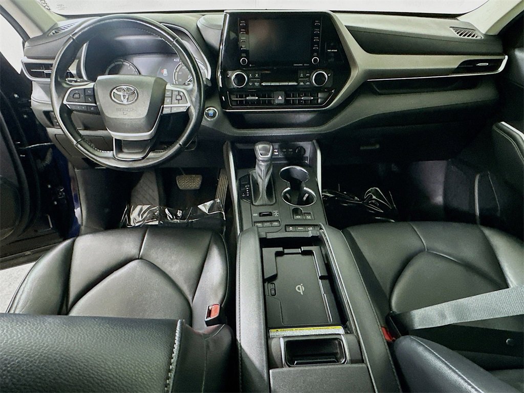 Used 2022 Toyota Highlander XLE image 17