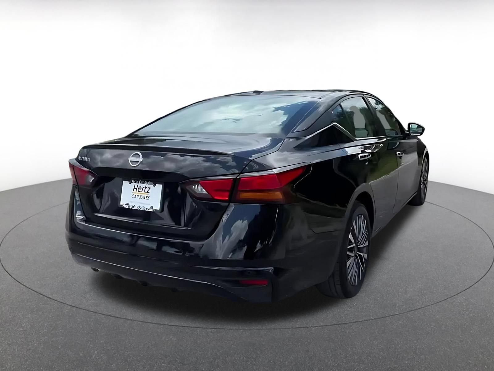 Used 2025 Nissan Altima 2.5 SV FWD image 15