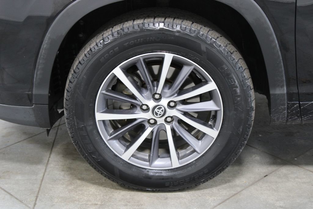 Used 2017 Toyota Highlander XLE image 18