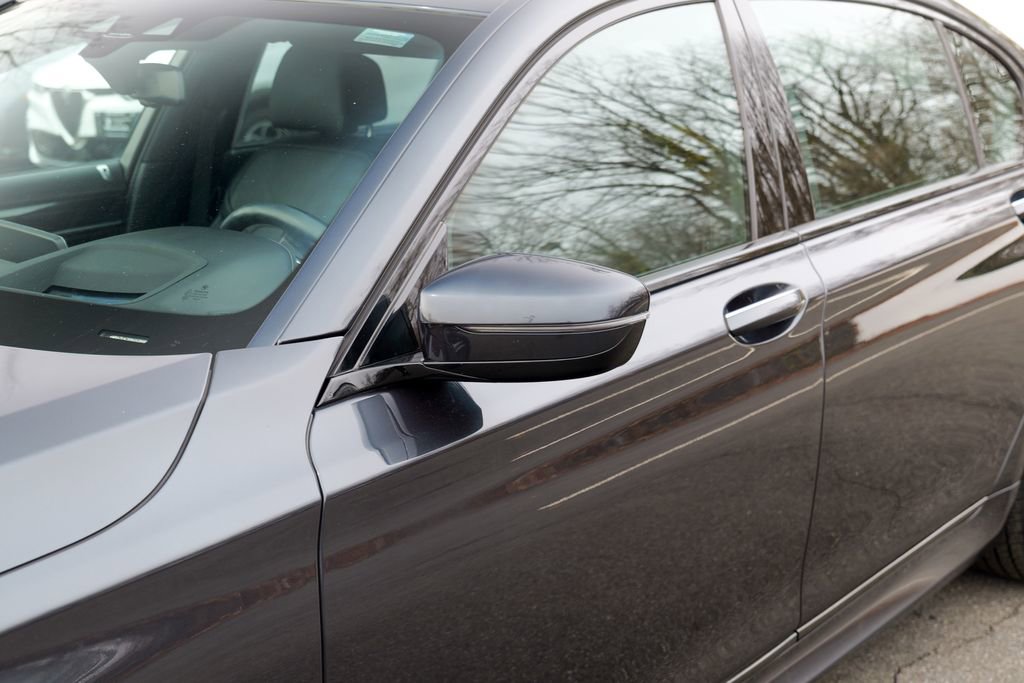 Used 2019 BMW 740i xDrive w/ Executive Package image 11