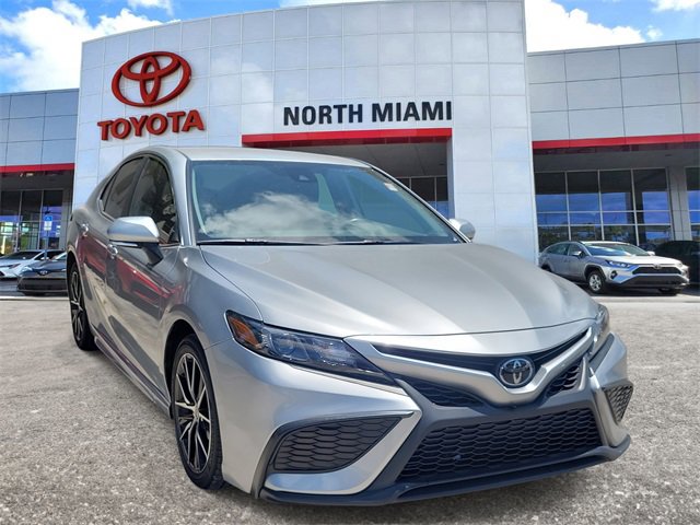 Used 2023 Toyota Camry SE image 1
