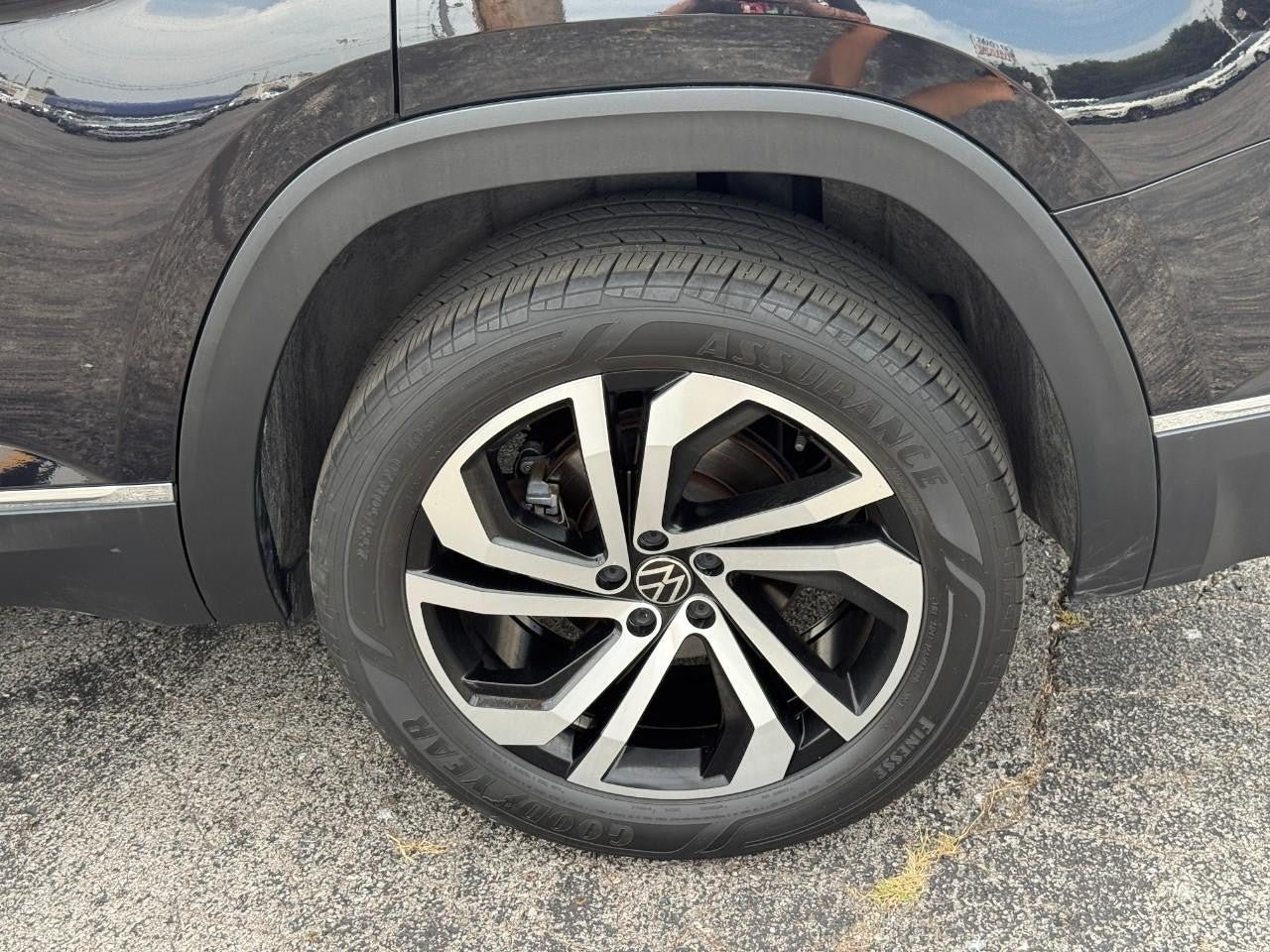 Used 2023 Volkswagen Atlas SEL AWD/4WD image 6