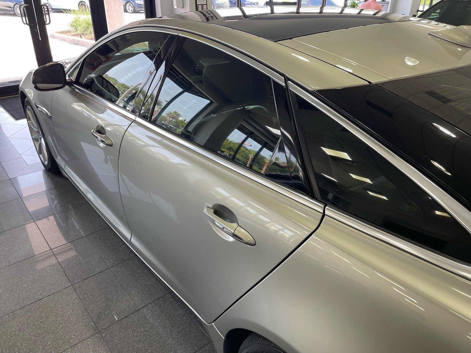 Used 2013 Jaguar XJ RWD image 14