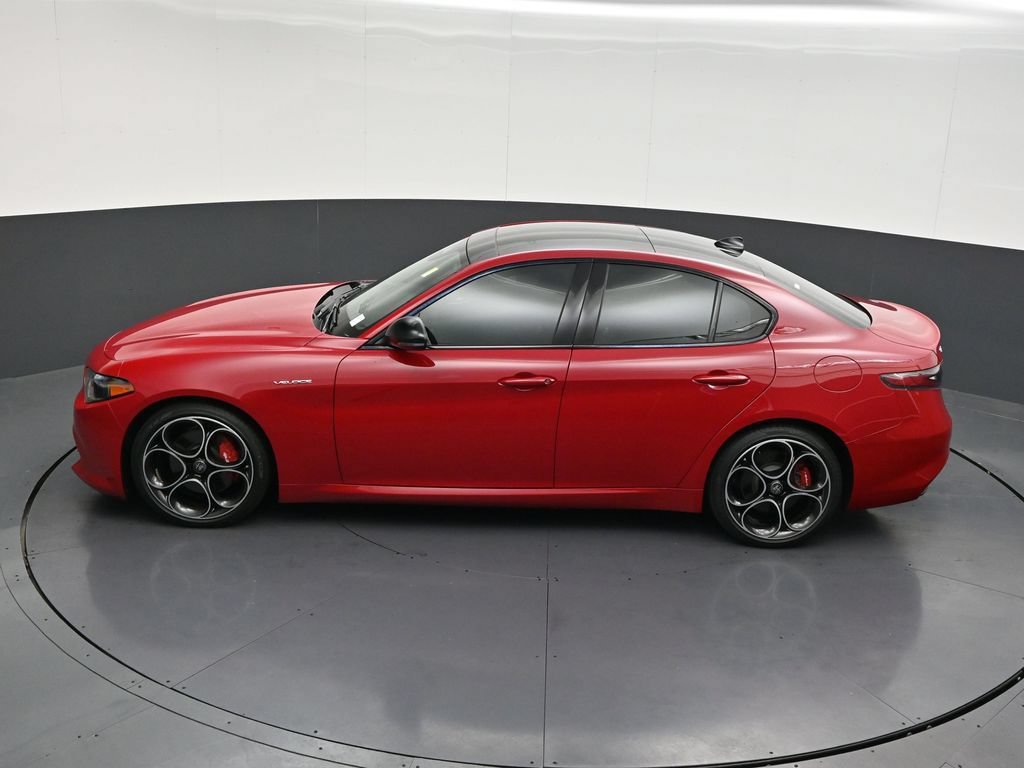Used 2025 Alfa Romeo Giulia w/ Veloce Package Rwd image 17