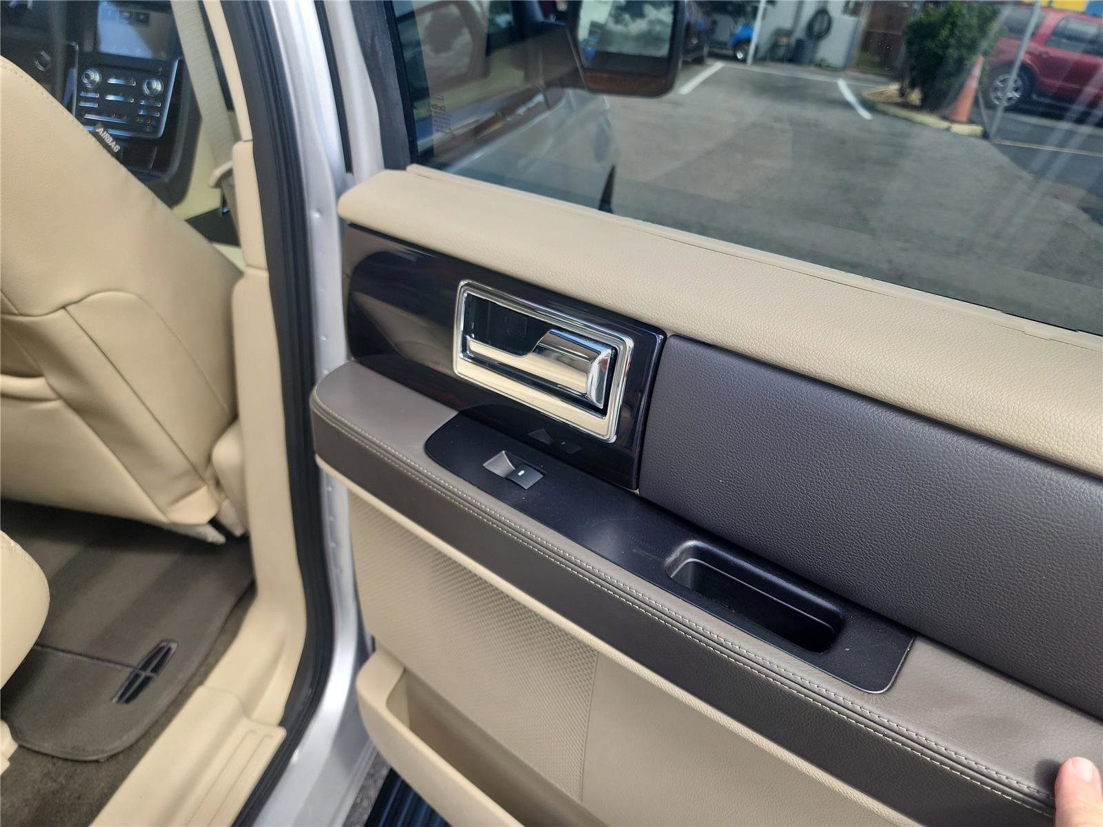 Used 2017 Lincoln Navigator Reserve image 28