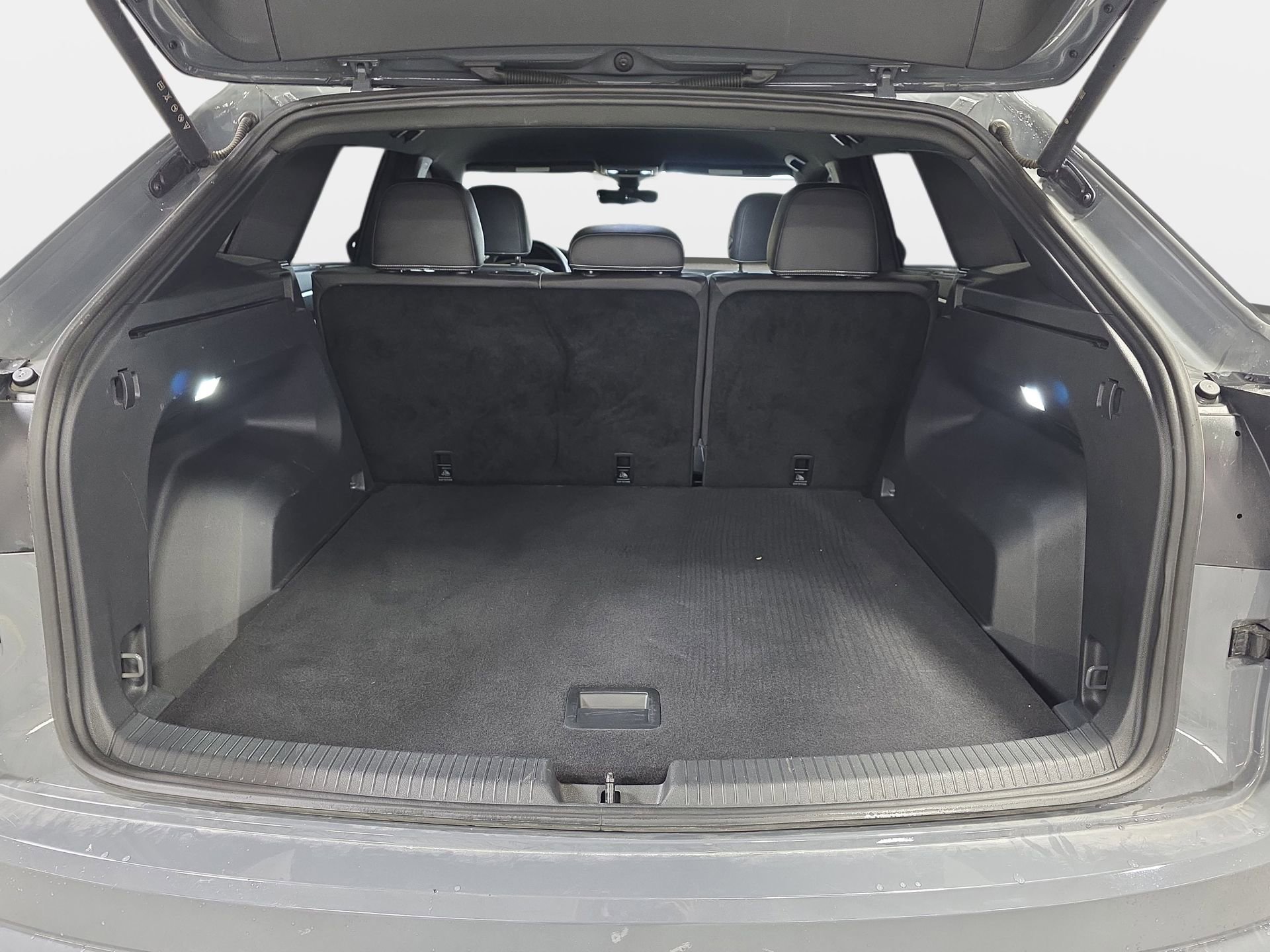 Used 2025 Volkswagen Atlas Cross Sport SE image 12