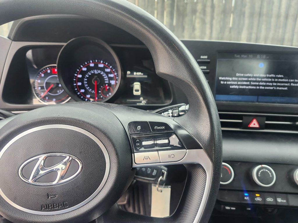 Used 2021 Hyundai Elantra SE image 14