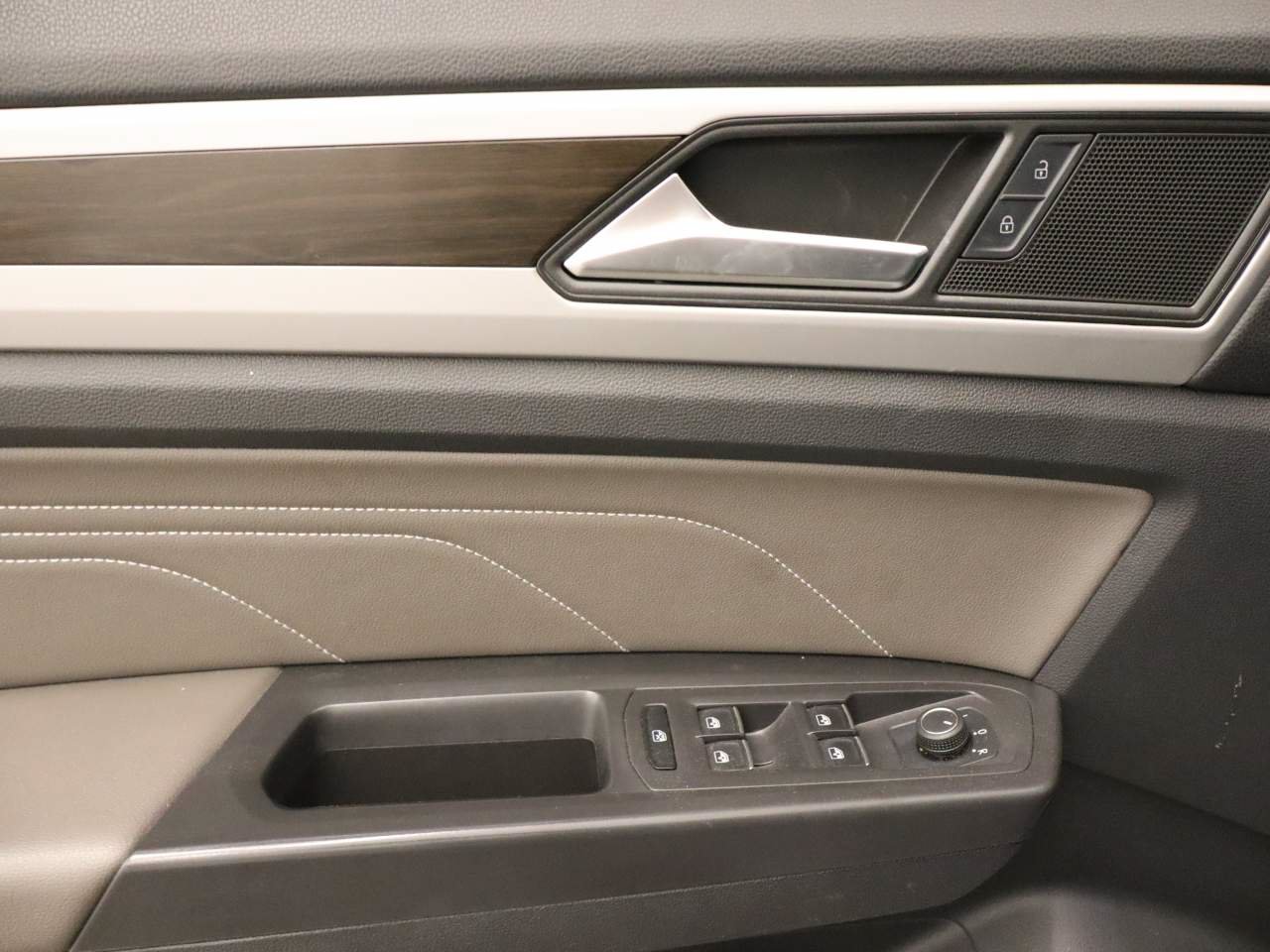 Used 2023 Volkswagen Atlas SE w/ Panoramic Sunroof Package FWD image 16