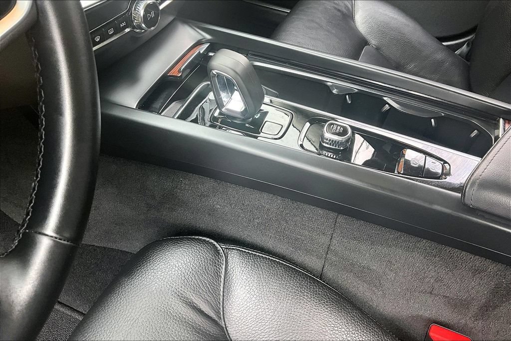 Certified 2025 Volvo V60 B5 Cross Country Plus AWD/4WD image 19