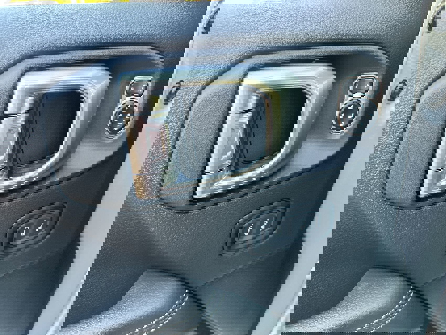 New 2023 Jeep Wrangler Sahara w/ Cold Weather Group image 13