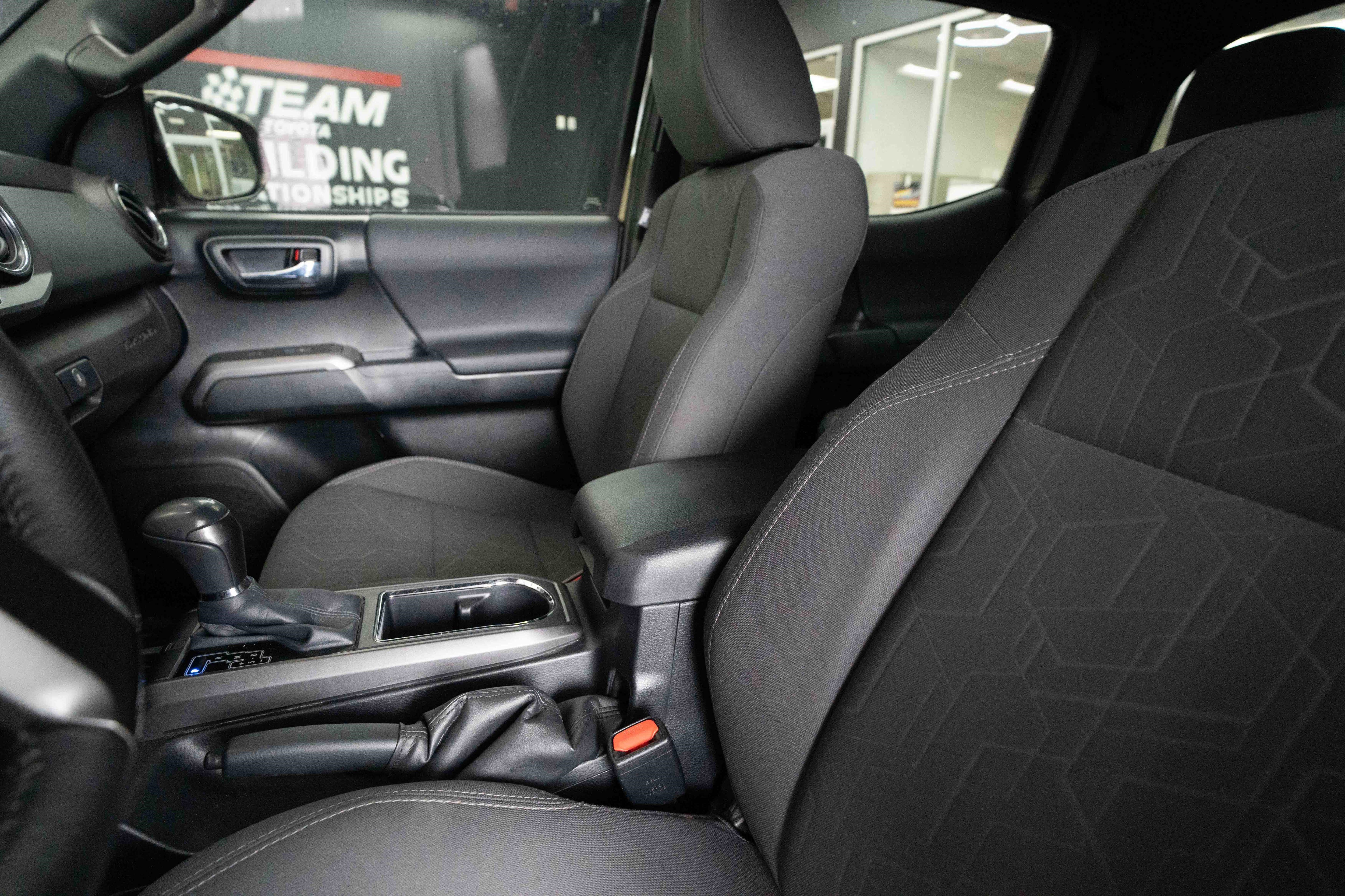 Used 2017 Toyota Tacoma TRD Sport w/ Tow Package (A/T) image 10