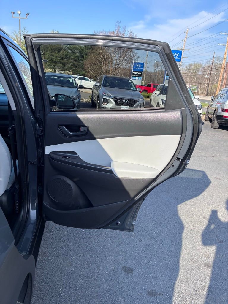 Used 2023 Hyundai Kona SEL AWD/4WD image 46