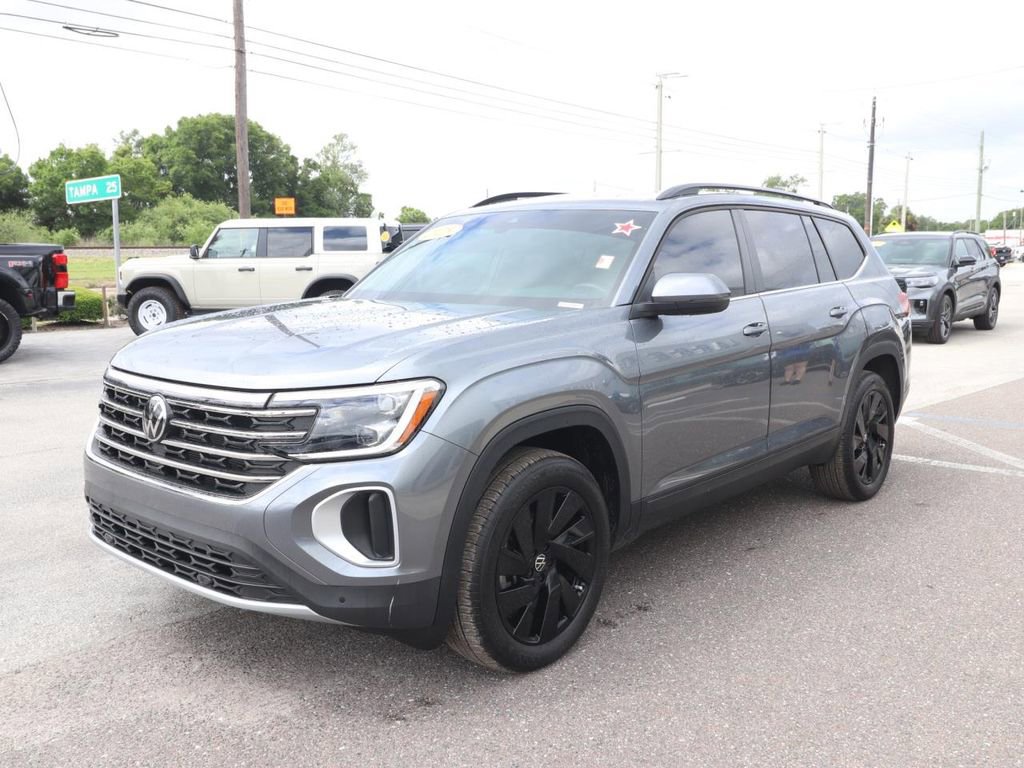 Used 2025 Volkswagen Atlas SE image 3