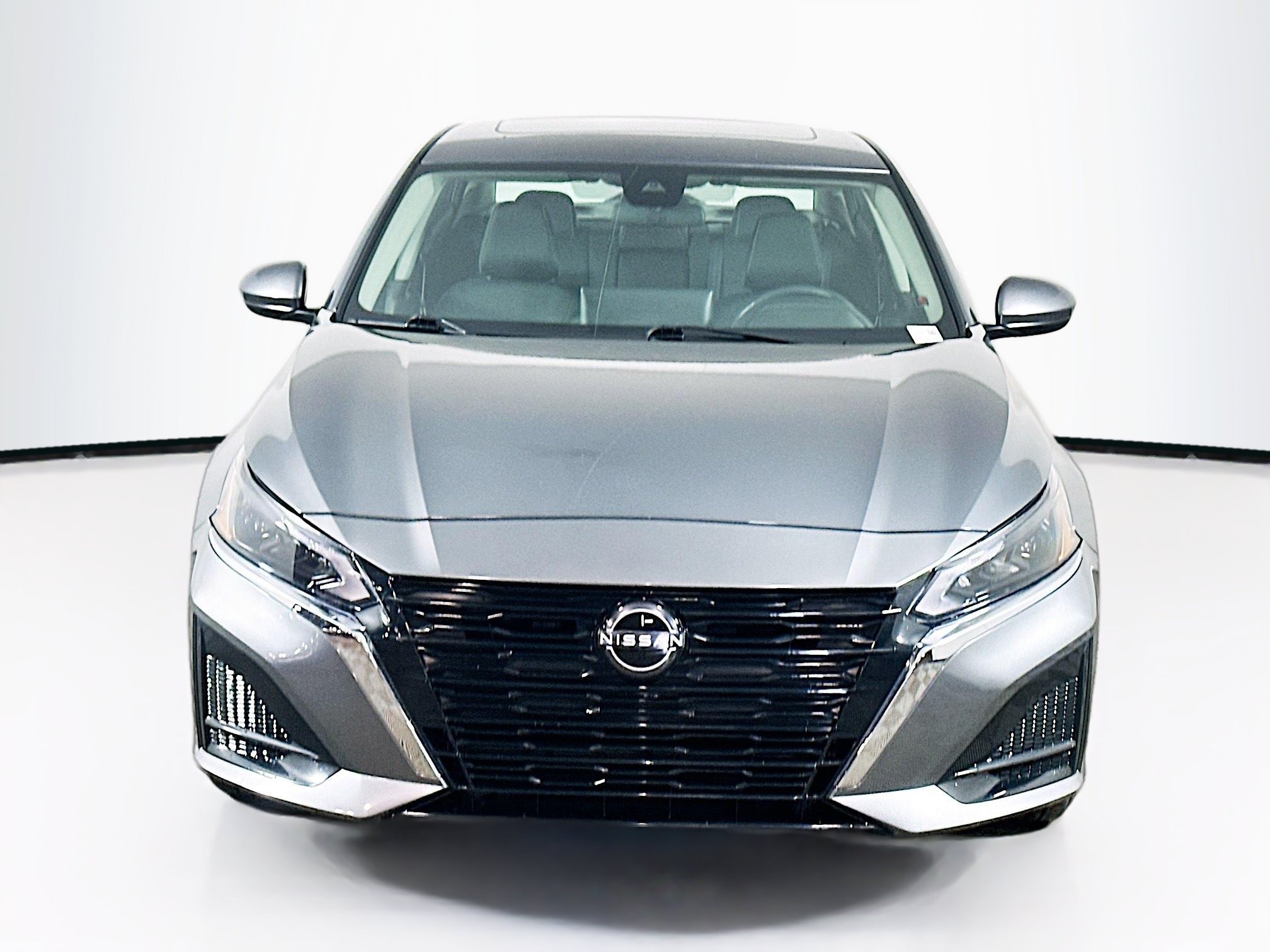 Used 2023 Nissan Altima 2.5 SV w/ SV Premium Package AWD/4WD image 2