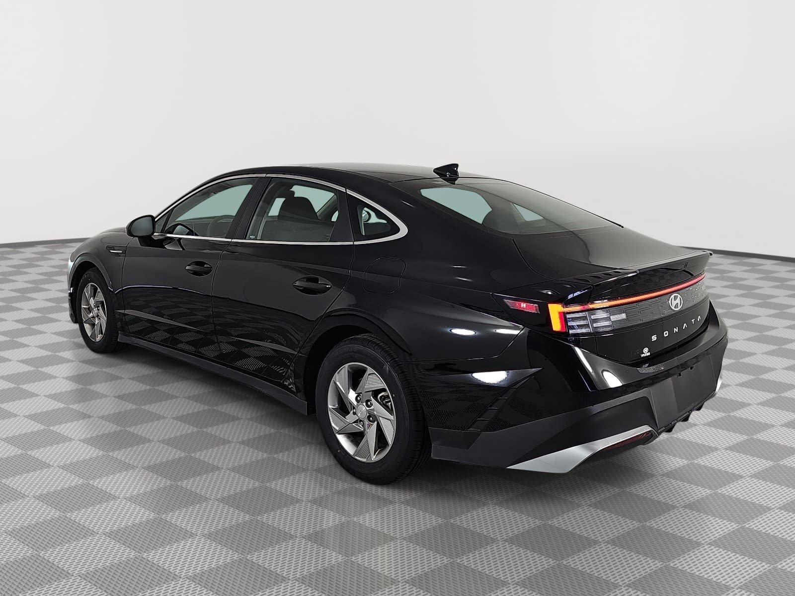 Used 2025 Hyundai Sonata SE FWD image 6