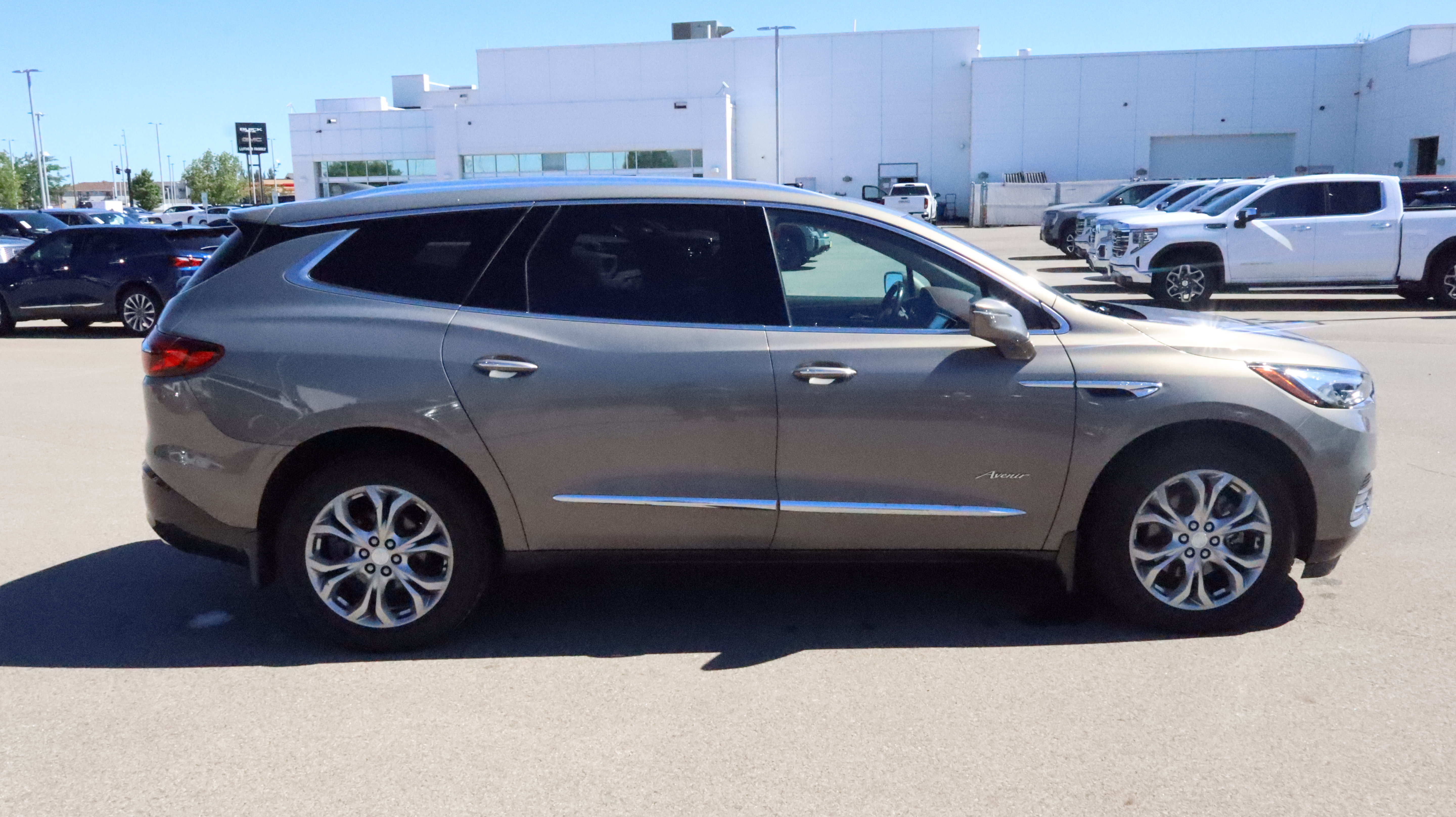 Used 2019 Buick Enclave Avenir w/ Avenir Technology Package AWD/4WD image 8