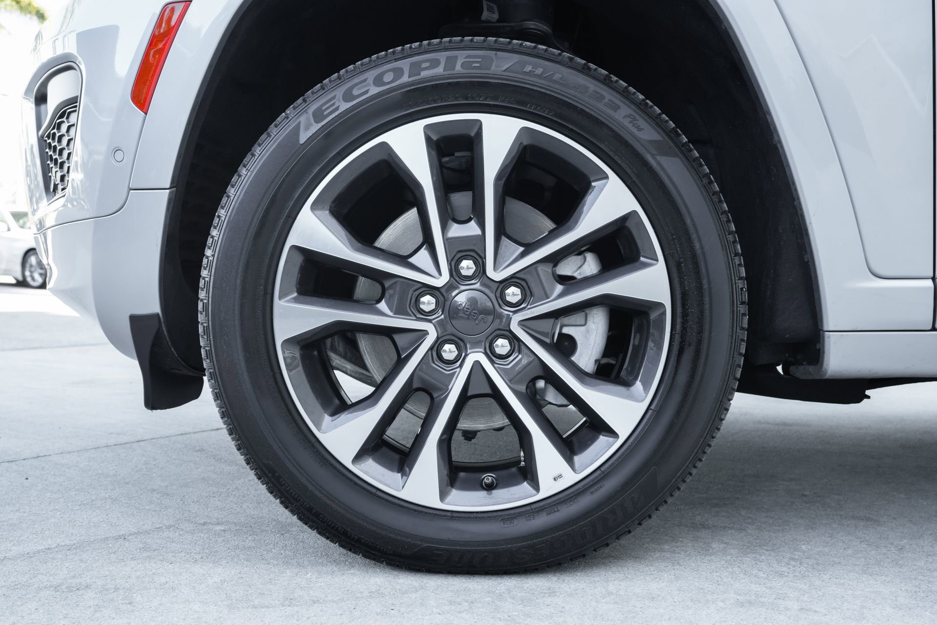 Used 2024 Jeep Grand Cherokee L Overland w/ Trailer Tow Package image 30