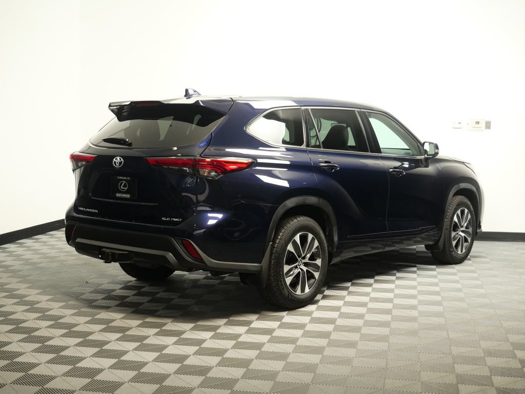 Used 2022 Toyota Highlander XLE AWD/4WD image 8