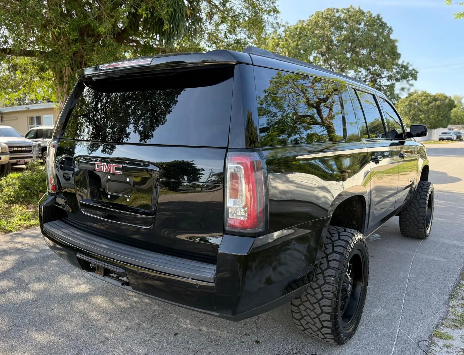 Used 2017 GMC Yukon XL SLT AWD/4WD image 7