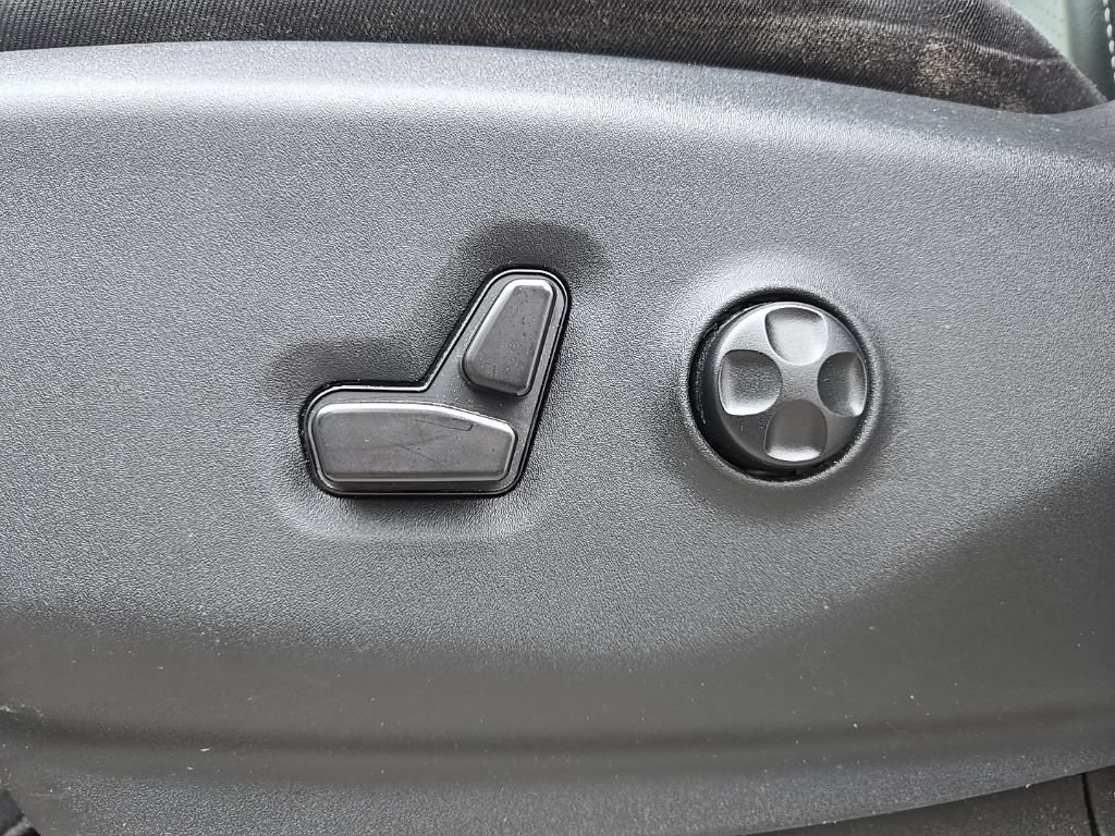 Used 2023 Chrysler Pacifica Touring-L FWD image 27
