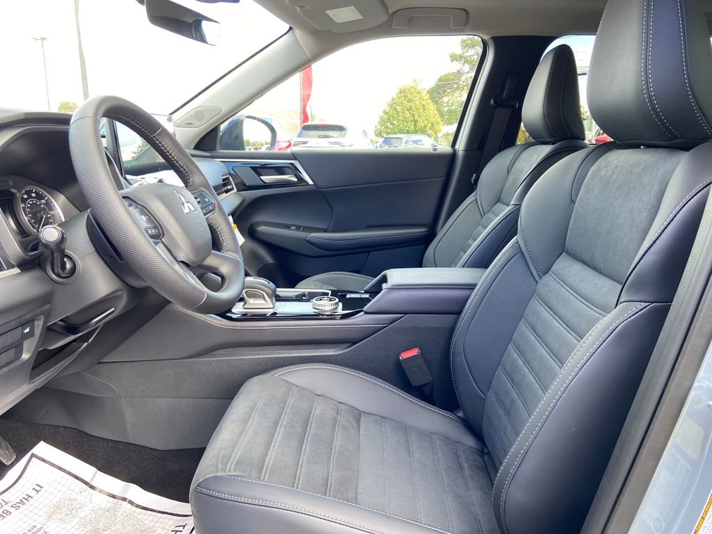 New 2025 Mitsubishi Outlander AWD image 12