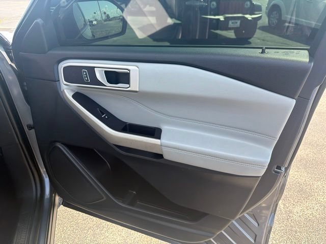 Used 2023 Ford Explorer XLT w/ Equipment Group 202A AWD/4WD image 41