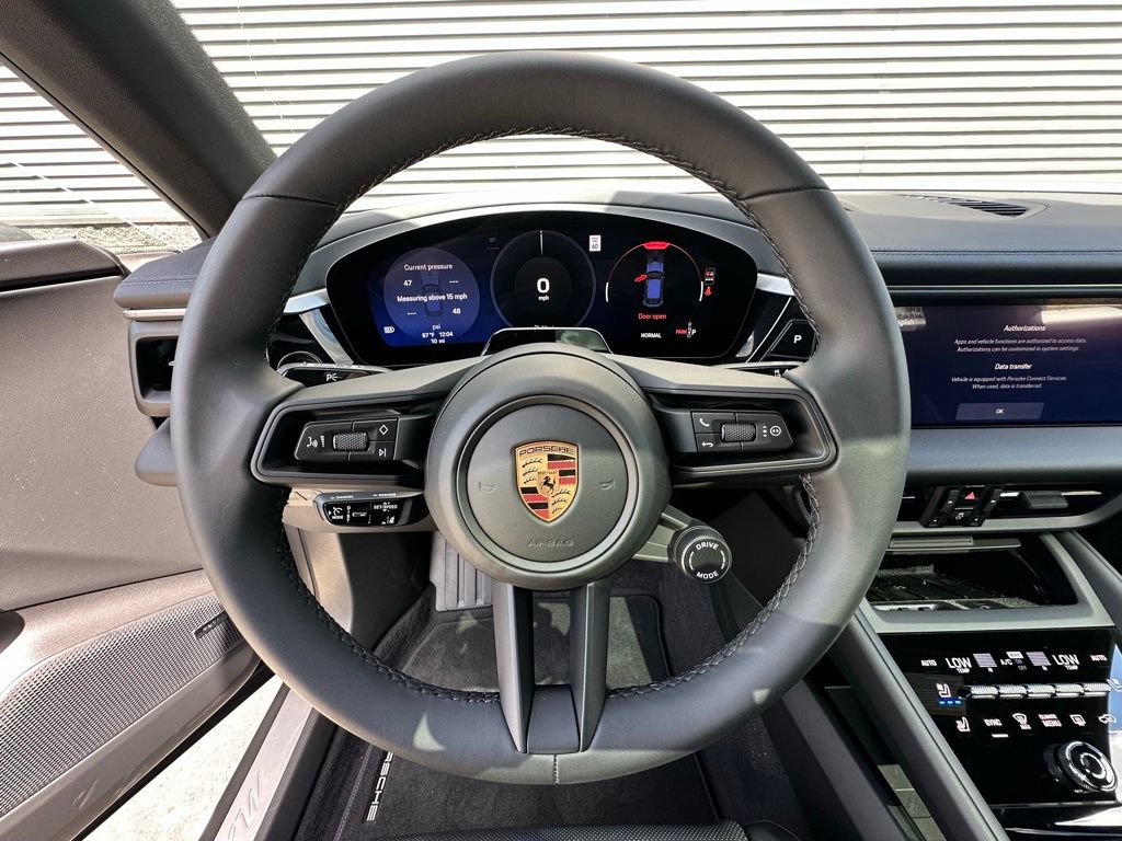 Used 2026 Porsche Macan Electric RWD image 16