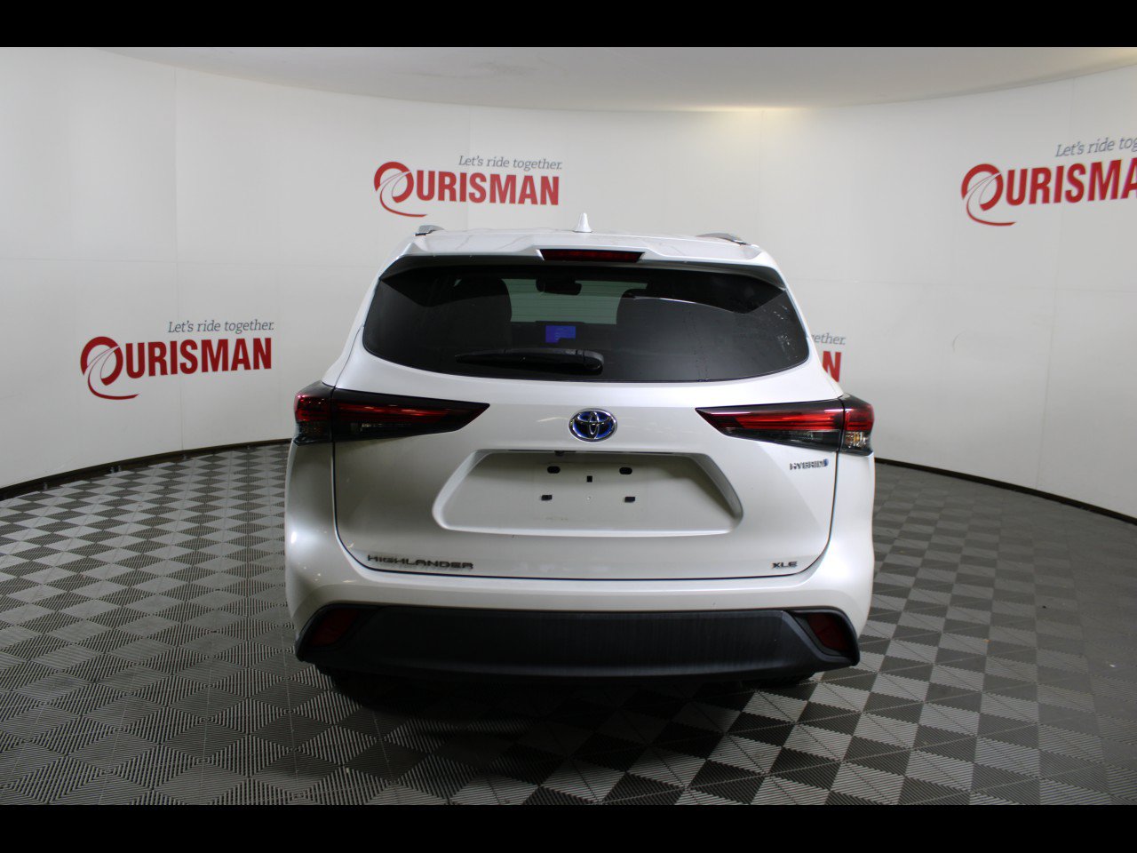 Used 2024 Toyota Highlander XLE FWD image 5