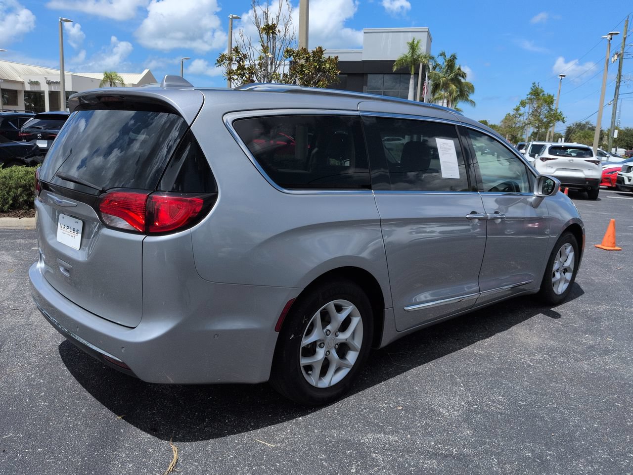 Used 2019 Chrysler Pacifica Touring-L Plus w/ Advanced Safetytec Group FWD image 5