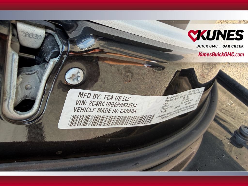 Used 2023 Chrysler Pacifica Touring-L FWD image 38