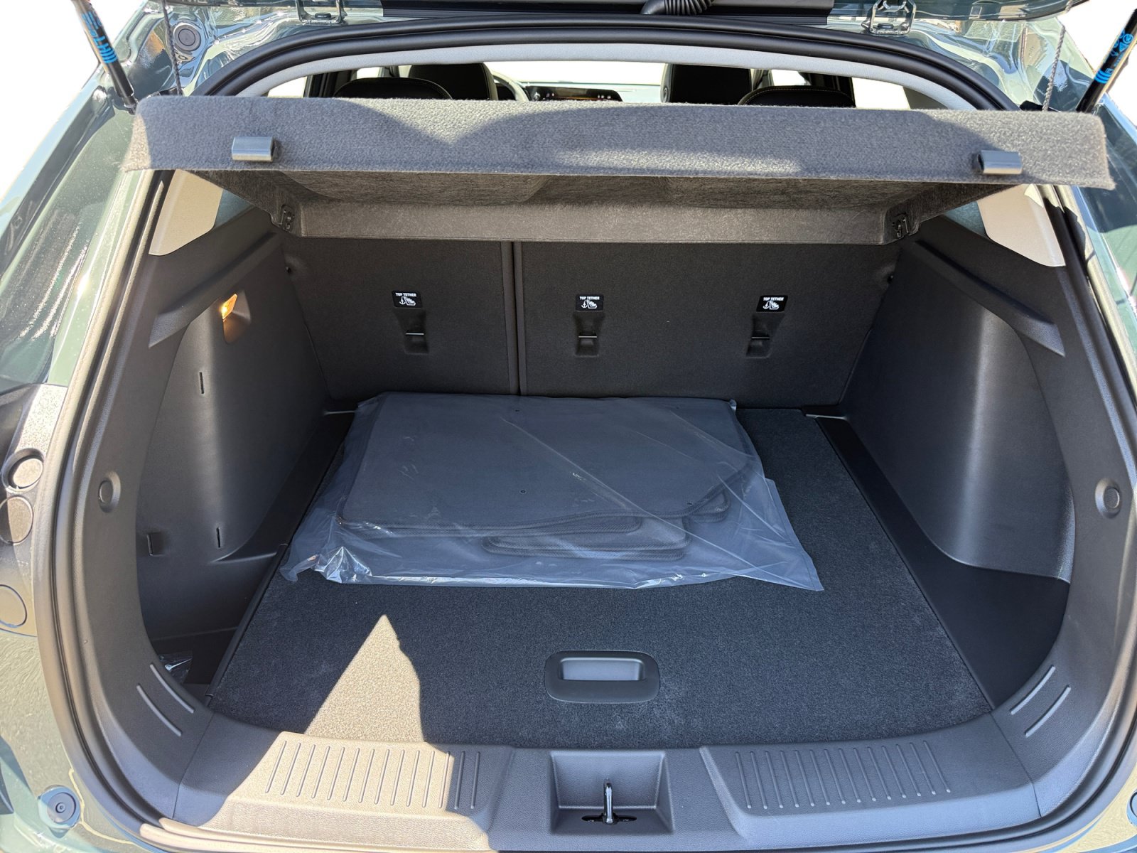 New 2026 Chevrolet Trax LT w/ Sunroof Package FWD image 17