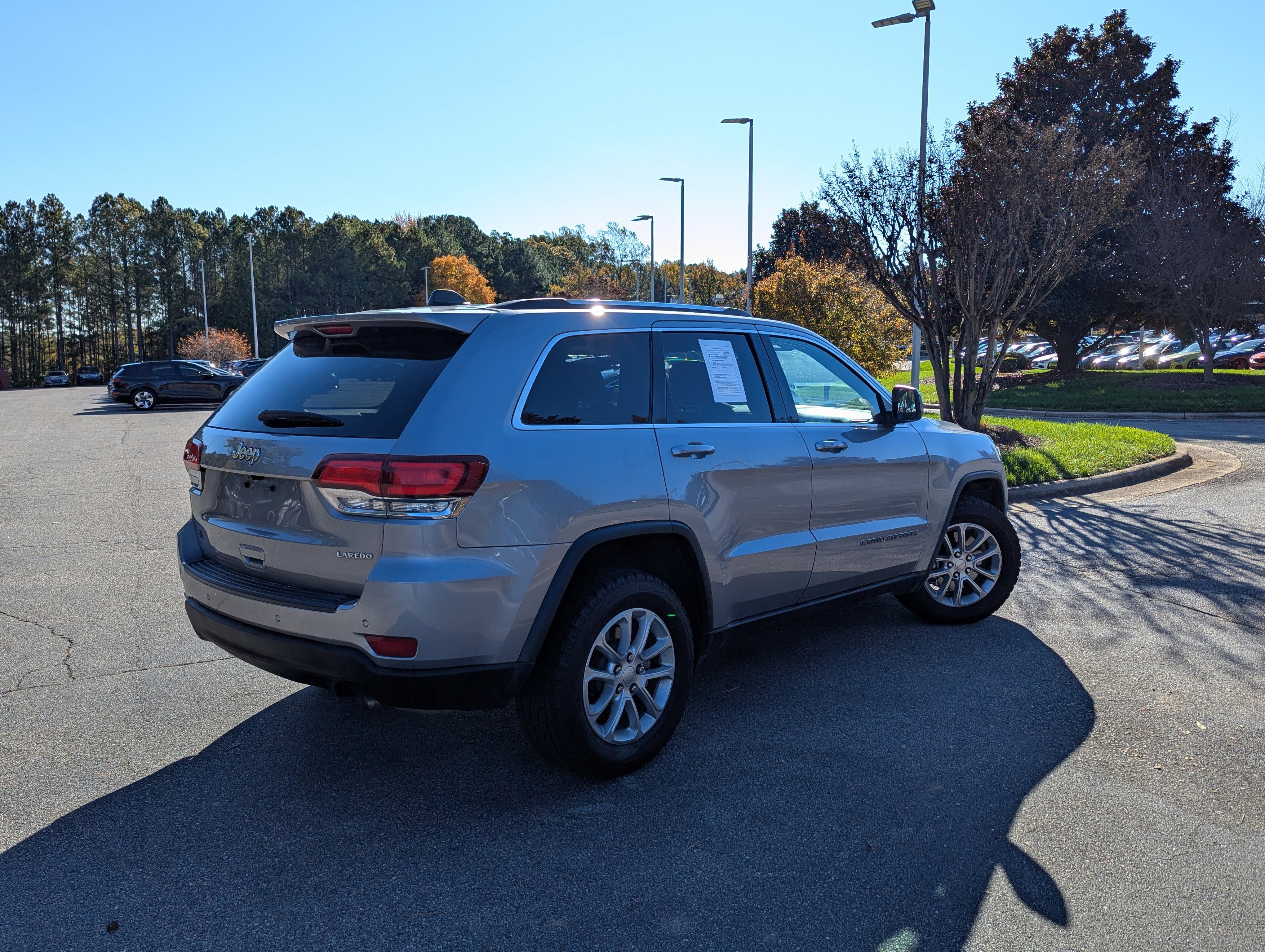 Used 2021 Jeep Grand Cherokee Laredo X image 5