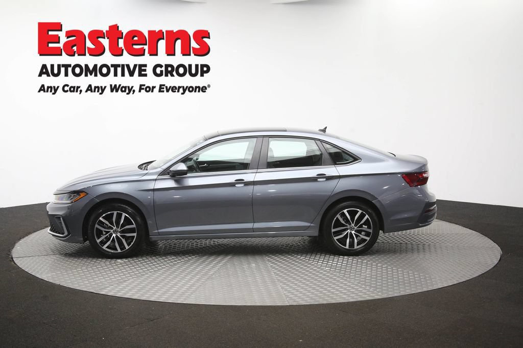 Used 2025 Volkswagen Jetta SE FWD image 59