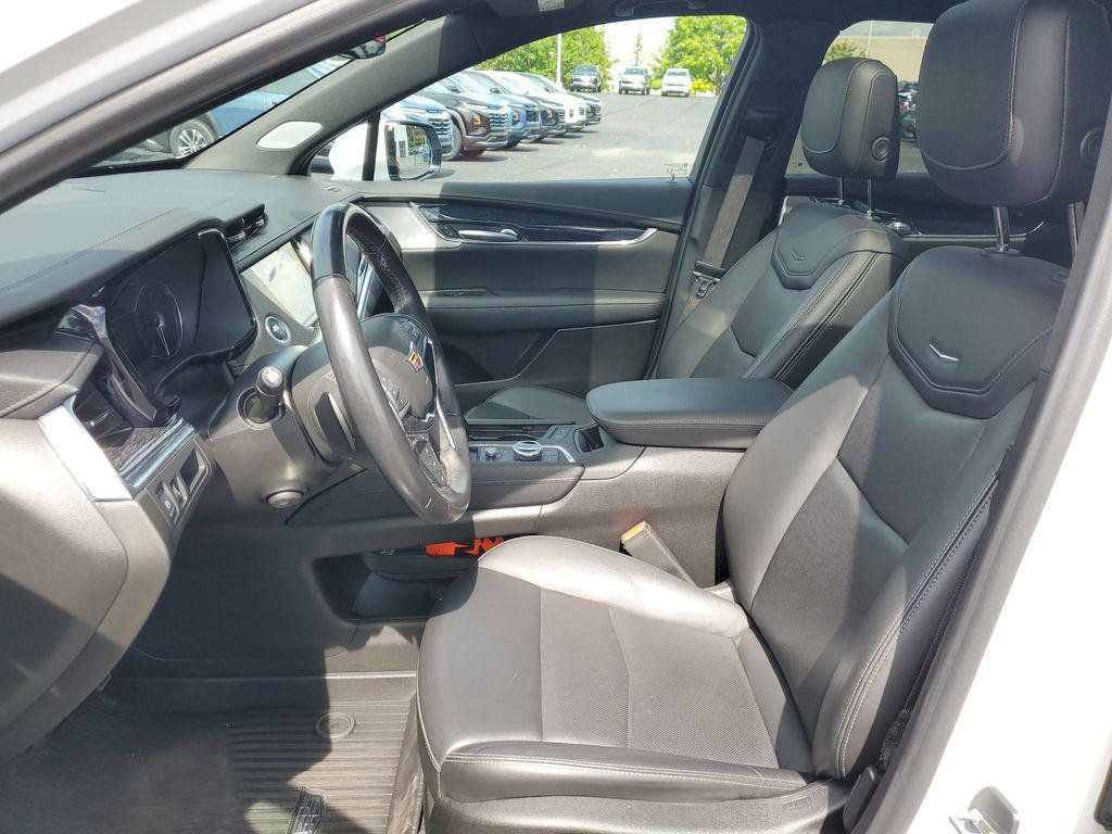 Used 2023 Cadillac XT5 Premium Luxury w/ LPO, Floor Liner Package FWD image 5