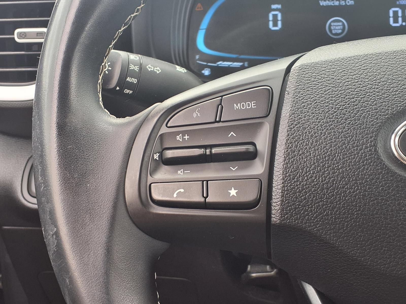 Used 2024 Hyundai Venue Limited FWD image 14