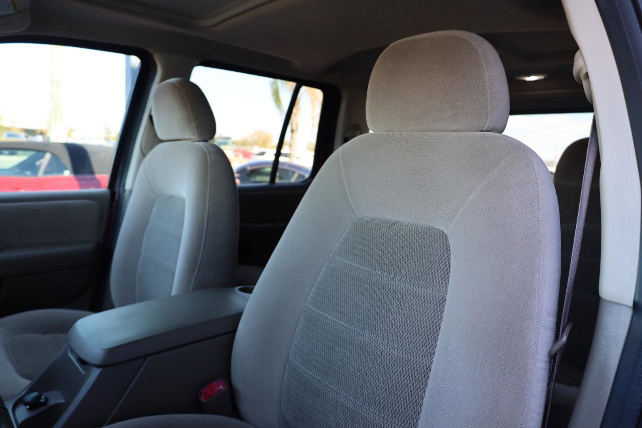 Used 2005 Ford Explorer XLT AWD/4WD image 5