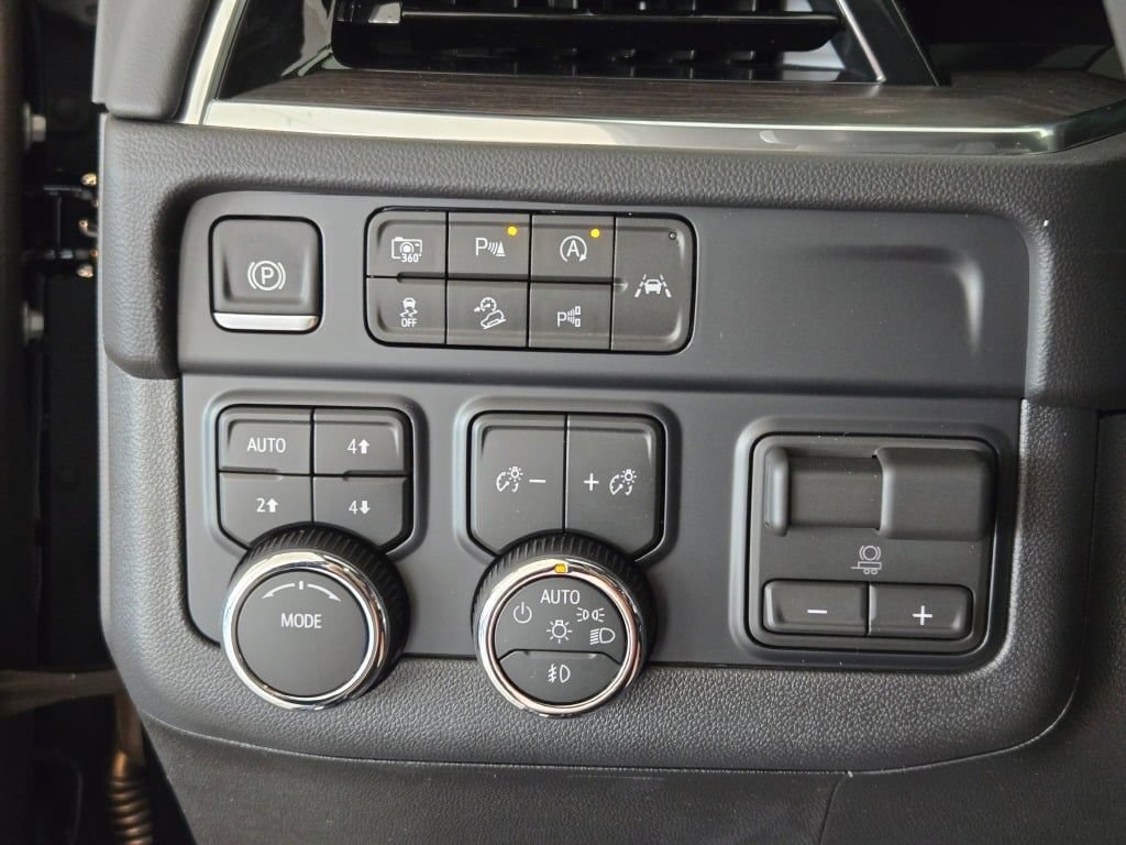 New 2026 Chevrolet Suburban LT w/ Comfort Package AWD/4WD image 32