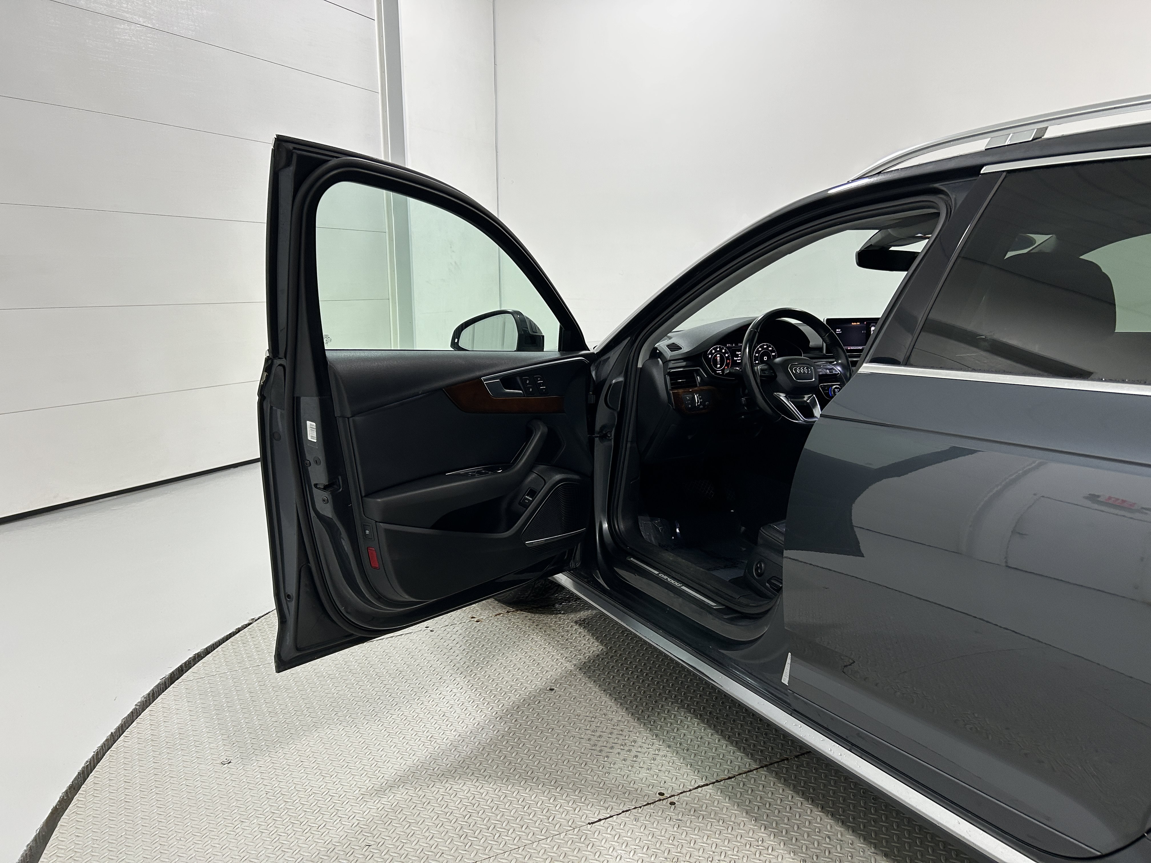 Used 2017 Audi A4 2.0T allroad Premium Plus AWD/4WD image 24