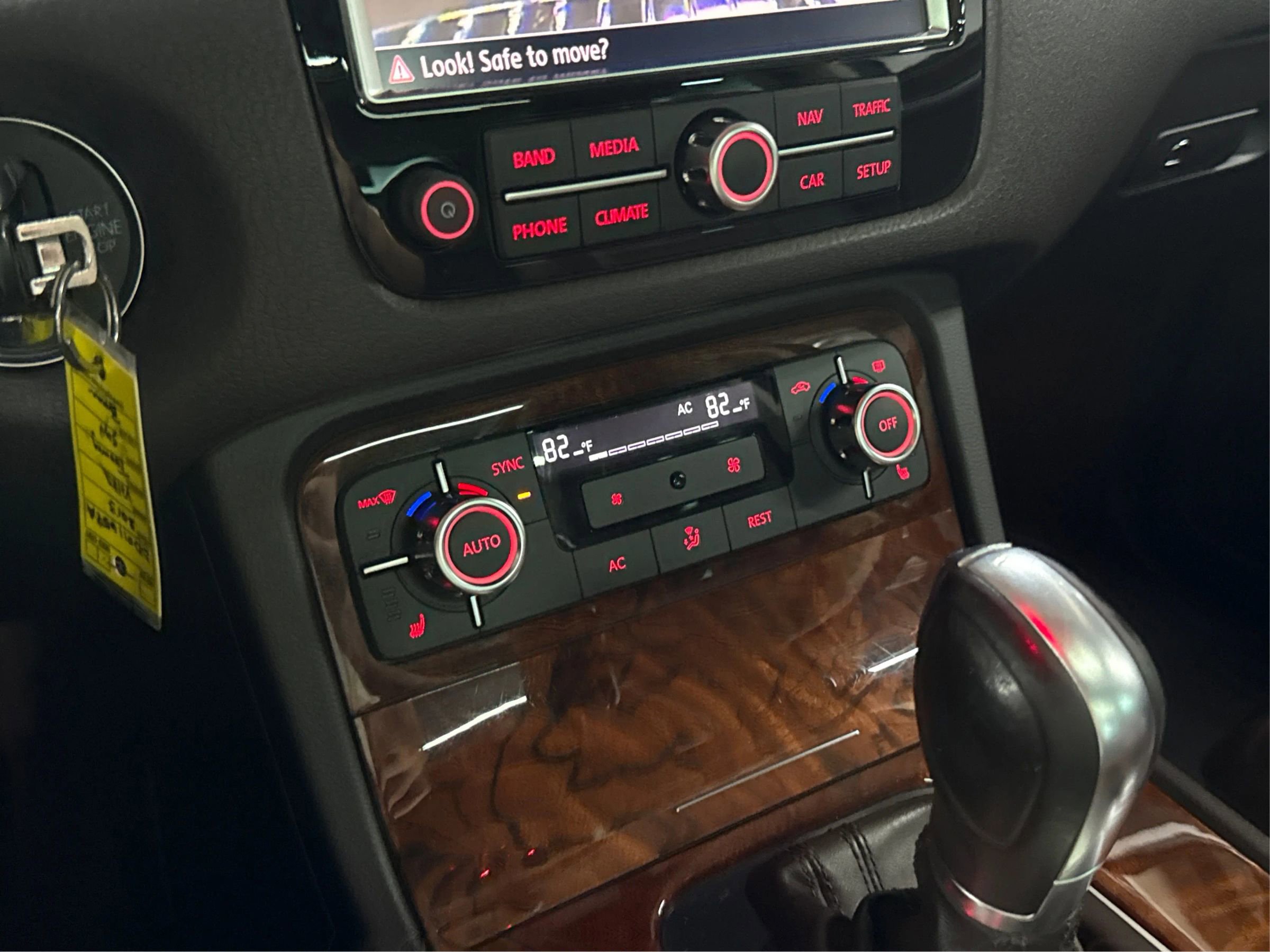 Used 2013 Volkswagen Touareg TDI image 21