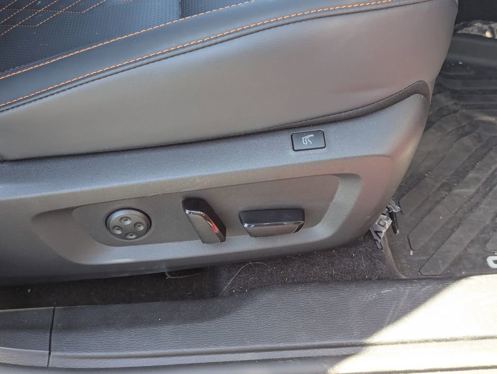 Used 2025 Mitsubishi Outlander 4WD Plug-In Hybrid image 39