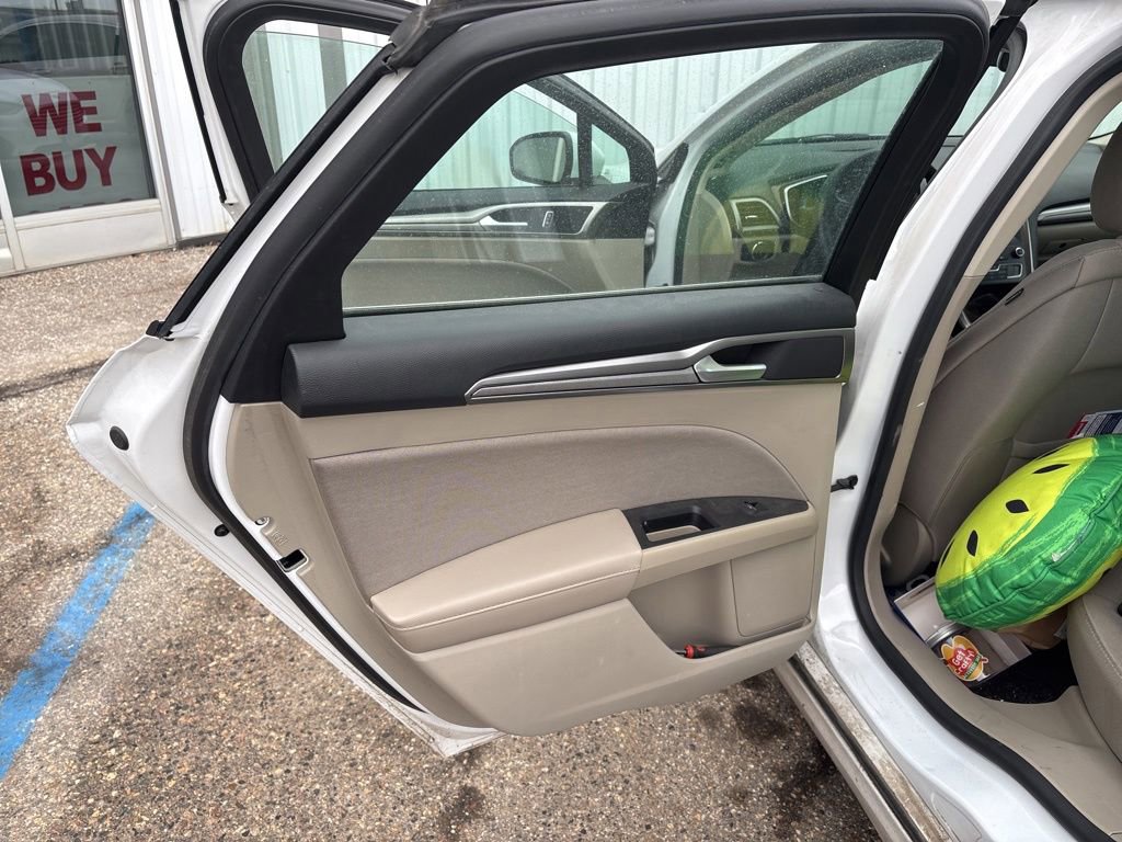 Used 2019 Ford Fusion SE FWD image 12