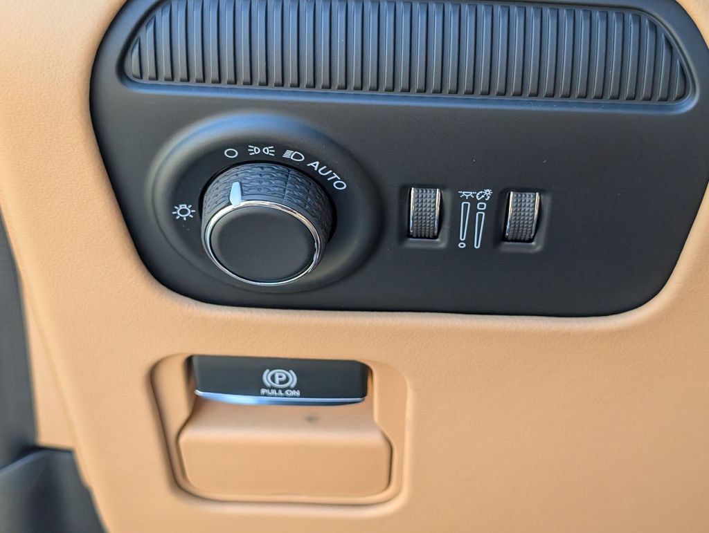 New 2026 Jeep Grand Wagoneer L Summit AWD/4WD image 13