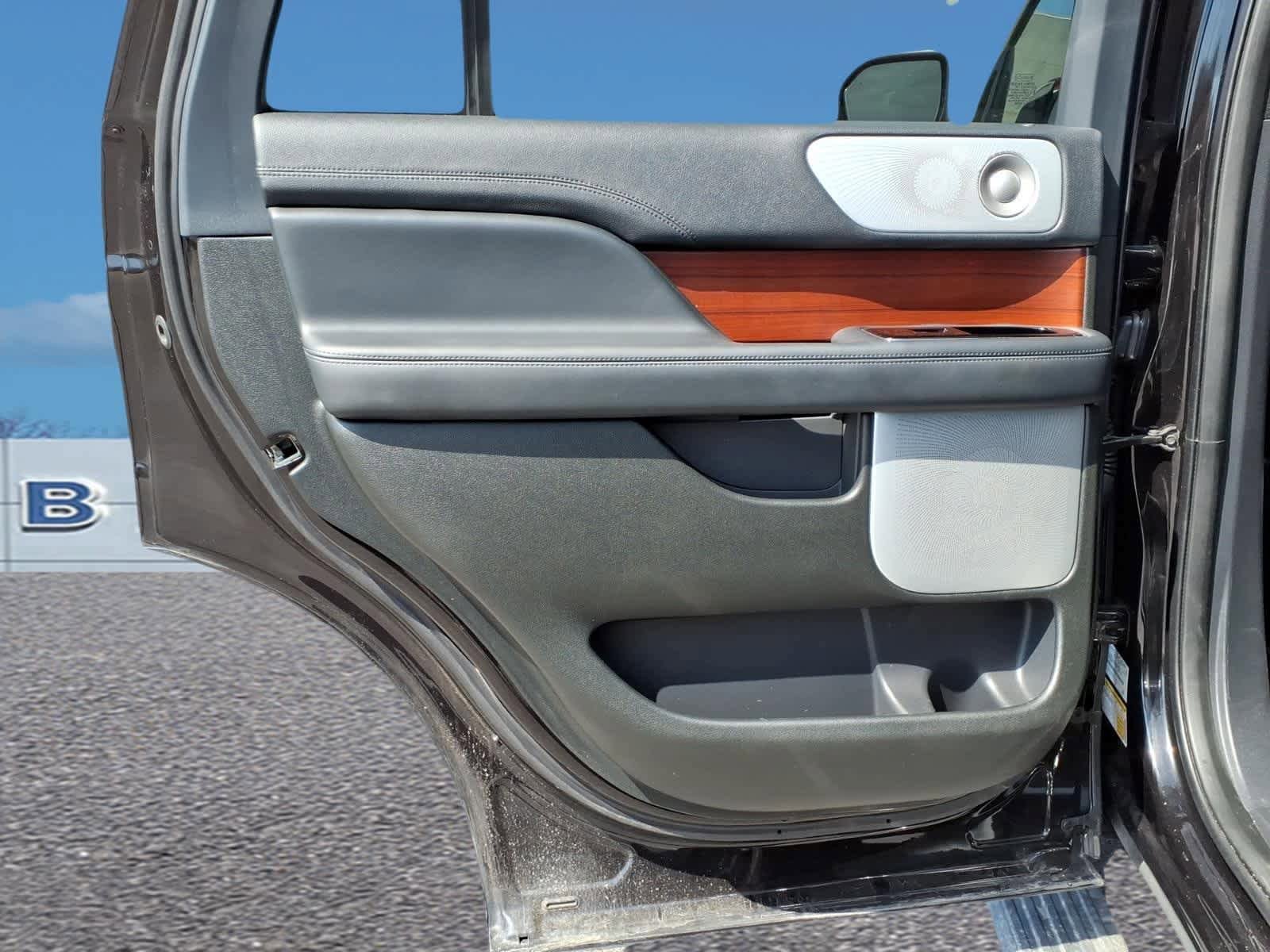 Used 2023 Lincoln Navigator Reserve AWD/4WD image 26