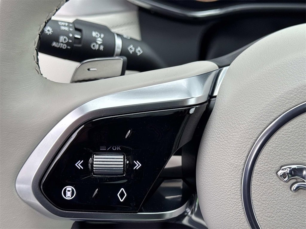 Used 2025 Jaguar F-PACE R-Dynamic S image 28