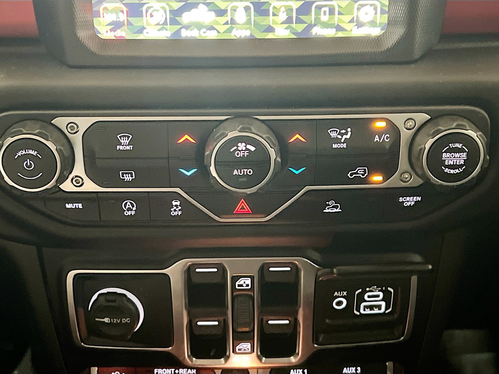 Used 2023 Jeep Gladiator Rubicon w/ LED Lighting Group AWD/4WD image 12