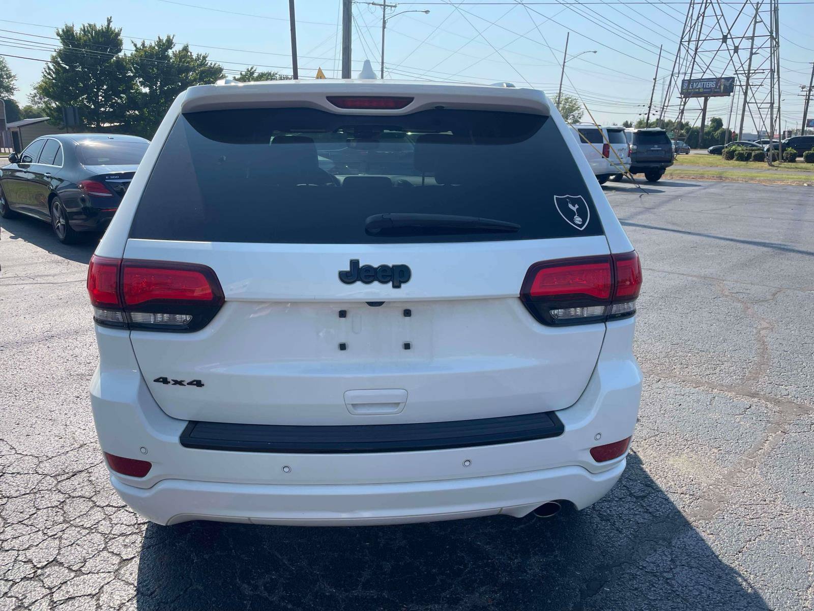 Used 2017 Jeep Grand Cherokee Altitude AWD/4WD image 7