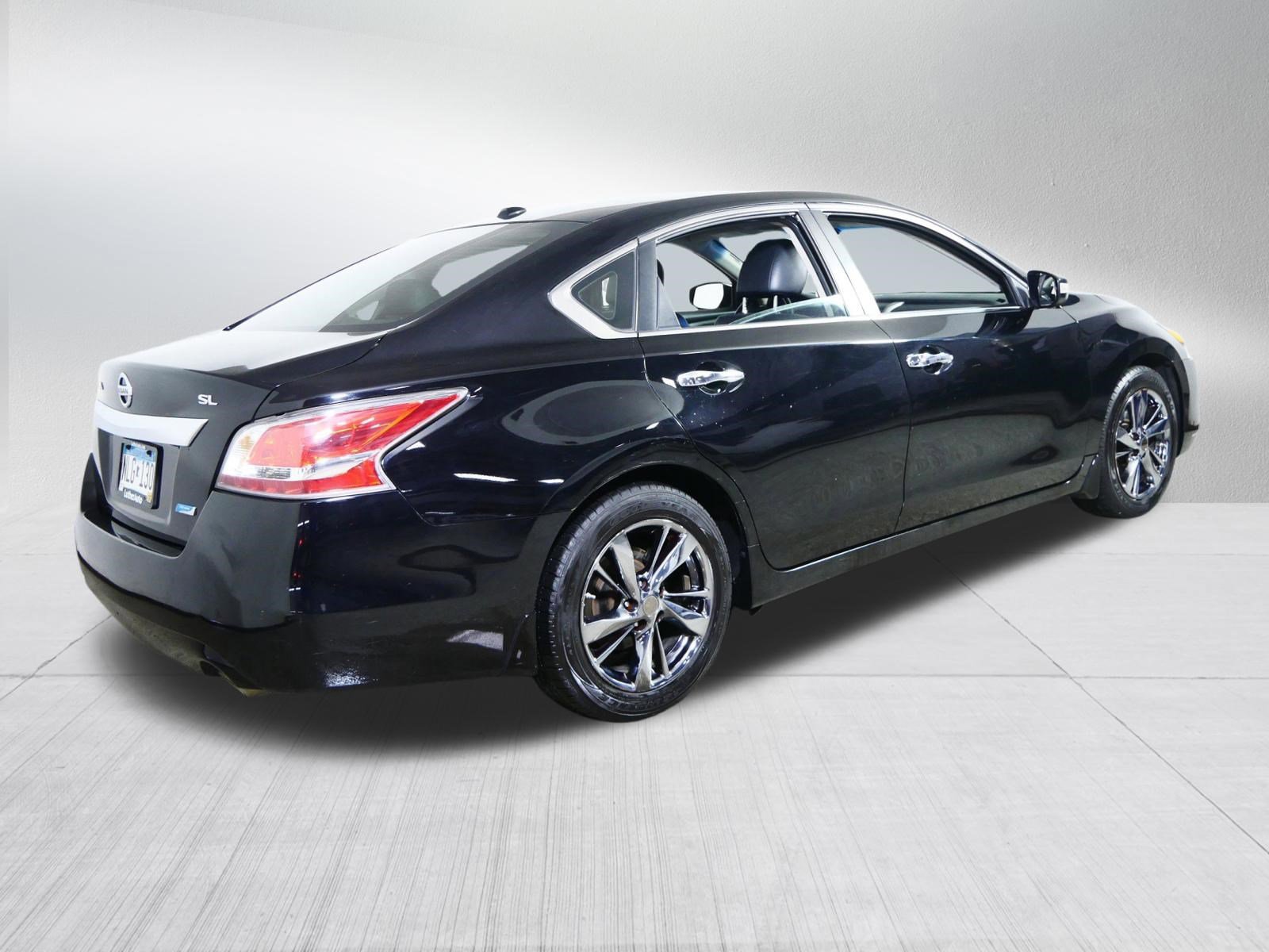 Used 2014 Nissan Altima 2.5 SL w/ Moonroof Package FWD image 7