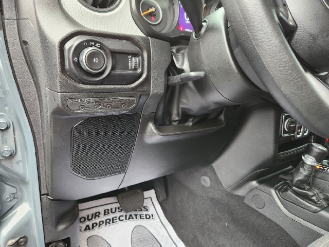 Used 2025 Jeep Wrangler Sport AWD/4WD image 20